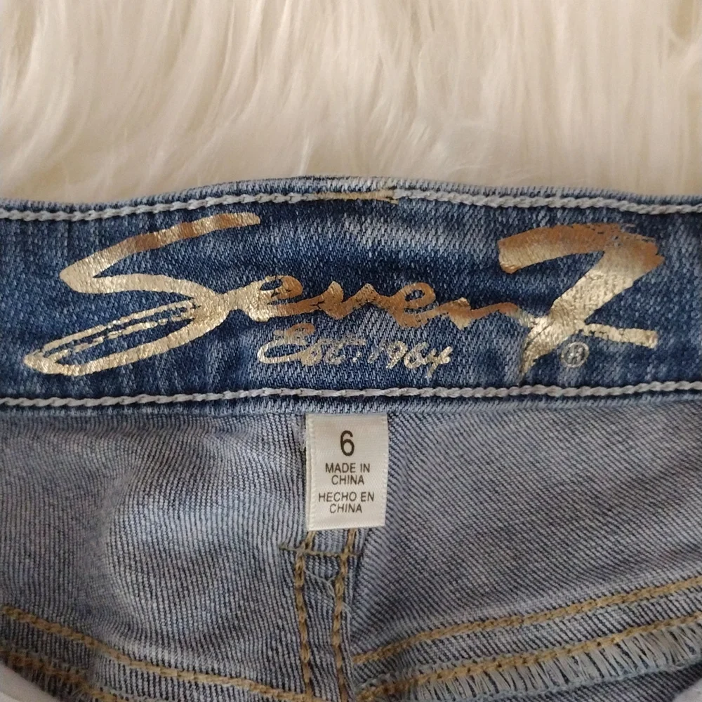 Seven 7 Women's Weekend Shorts Size 6 - Picture 3 of 4